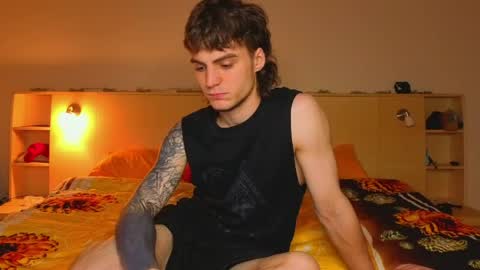 Snapshot of sly_gus chatting on 06-03-26, 08:25 Gus online show from 06-03-26, 08:25