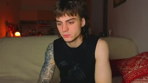 Snapshot of sly_gus chatting on 06-04-26, 08:15 Gus online show from 06-04-26, 08:15