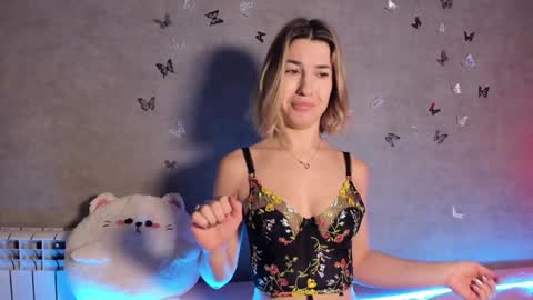 Snapshot of smaillev chatting on 12-29-24, 08:26 Melani online show from 12-29-24, 08:26