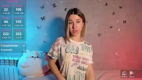 Snapshot of smaillev chatting on 02-18-25, 09:20 Melani online show from 02-18-25, 09:20