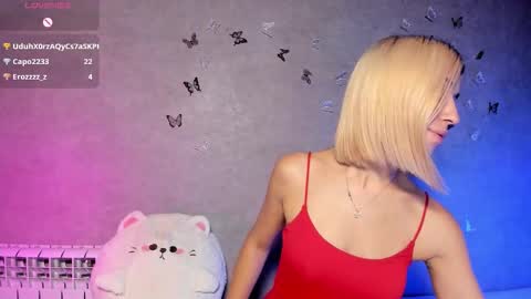 Snapshot of smaillev chatting on 10-07-25, 09:01 Melani online show from 10-07-25, 09:01