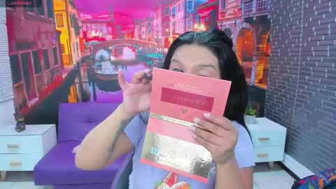 Mariana Torres online show from 11-10-25, 01:43