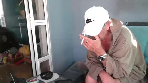 Snapshot of smallpenisbigtongue chatting on 11-18-25, 01:15 Daddy online show from 11-18-25, 01:15