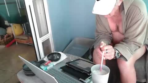 Snapshot of smallpenisbigtongue chatting on 11-20-25, 01:44 Daddy online show from 11-20-25, 01:44