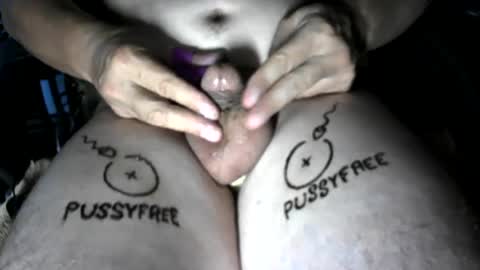 Snapshot of smallpenismwm chatting on 06-11-26, 08:29 pussyfree4eva online show from 06-11-26, 08:29