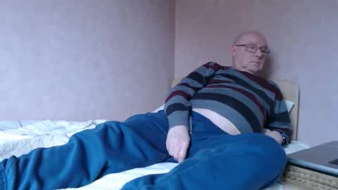 Snapshot of smallsteve562 chatting on 02-12-26, 12:44 Steve online show from 02-12-26, 12:44