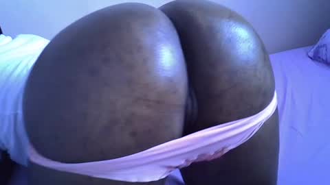 Snapshot of smart_lilly chatting on 07-23-26, 05:05 smart_lilly online show from 07-23-26, 05:05