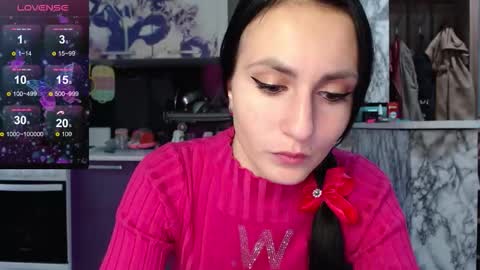 smile_cute_fox online show from 09-12-25, 12:00