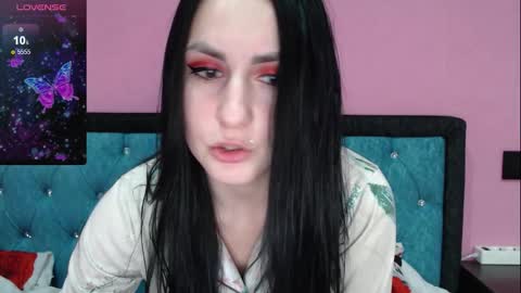 smile_cute_fox online show from 12-14-25, 10:53