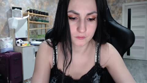 smile_cute_fox online show from 05-14-26, 12:12