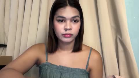 Snapshot of smile_sunshinex chatting on 11-10-25, 05:06 call me sunshine online show from 11-10-25, 05:06