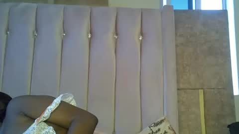 smiley_berry online show from 10-27-25, 03:21