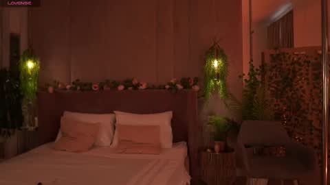 Snapshot of smiley_mia_ chatting on 09-24-25, 05:11 Mia online show from 09-24-25, 05:11