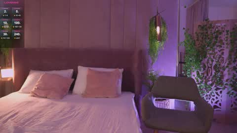 Mia online show from 11-24-25, 05:18