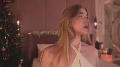 Mia online show from 12-15-25, 05:01