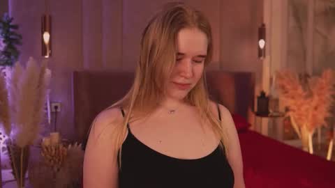 Mia online show from 03-23-26, 05:11