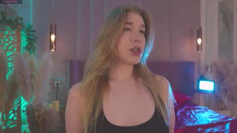 Mia online show from 03-30-26, 05:08