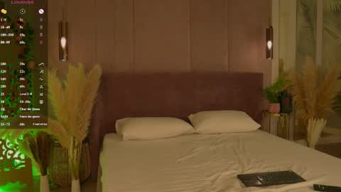 Mia online show from 04-30-26, 05:25