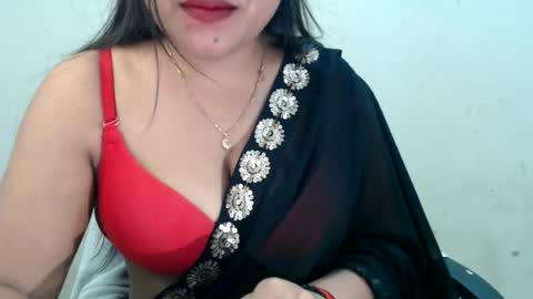Snapshot of smiley_queen99 chatting on 07-12-26, 02:46 smiley online show from 07-12-26, 02:46