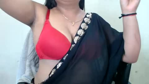 Snapshot of smiley_queen99 chatting on 07-15-26, 07:24 smiley online show from 07-15-26, 07:24