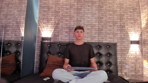 Snapshot of smith_luxe chatting on 03-31-26, 07:58 Smith online show from 03-31-26, 07:58