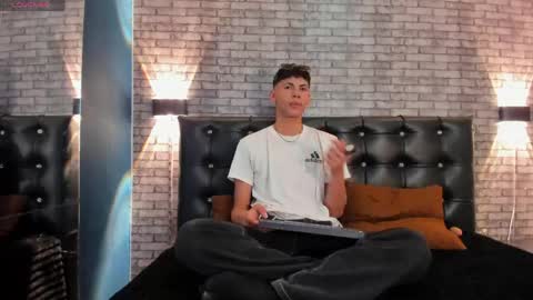 Snapshot of smith_luxe chatting on 04-16-26, 08:20 Smith online show from 04-16-26, 08:20