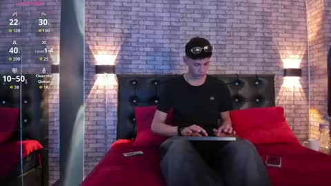 Snapshot of smith_luxe chatting on 04-22-26, 07:37 Smith online show from 04-22-26, 07:37