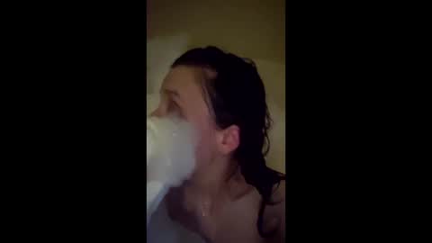 Snapshot of smokeingbitch420 chatting on 02-25-26, 08:35 love bug online show from 02-25-26, 08:35