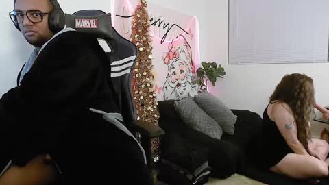 Snapshot of smoothj2015 chatting on 12-10-24, 11:11 Smoothj2011 online show from 12-10-24, 11:11