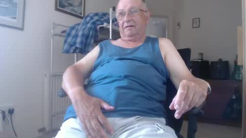 Snapshot of smoothmutton chatting on 06-25-26, 12:09 smoothmutton online show from 06-25-26, 12:09
