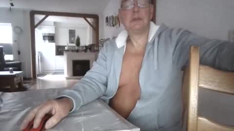 Snapshot of smoothy5460 chatting on 11-28-25, 08:28 smoothy5460 online show from 11-28-25, 08:28