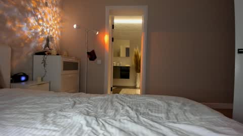 Mary online show from 12-01-25, 04:28