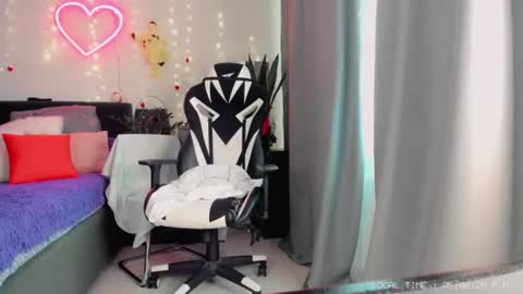Snapshot of smurfette77 chatting on 07-28-26, 02:13 Sex-machine is my passion activate it with your tips and enjoy with me online show from 07-28-26, 02:13