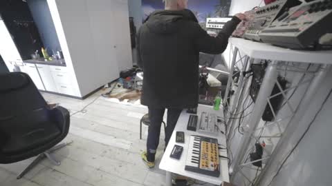 Snapshot of sneaky1985 chatting on 02-21-26, 10:27 sneaky1985 online show from 02-21-26, 10:27