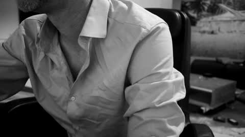 Snapshot of sneaky1985 chatting on 02-26-26, 03:44 sneaky1985 online show from 02-26-26, 03:44