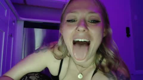 Snapshot of sneakyalicek chatting on 01-30-25, 03:22 sneakyalicek online show from 01-30-25, 03:22