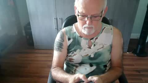 Snapshot of snobird1957 chatting on 08-06-26, 07:49 snobird1957 online show from 08-06-26, 07:49