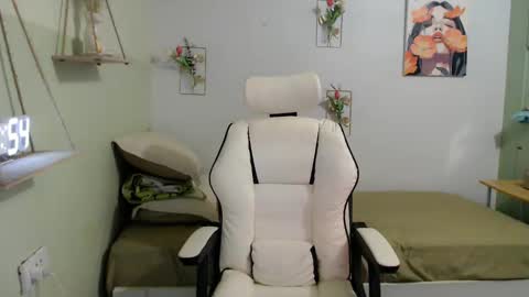 snow_2000 online show from 12-12-24, 08:47