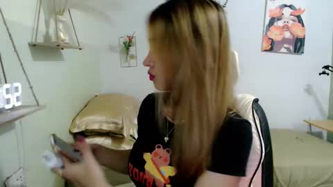 snow_2000 online show from 10-24-25, 09:28