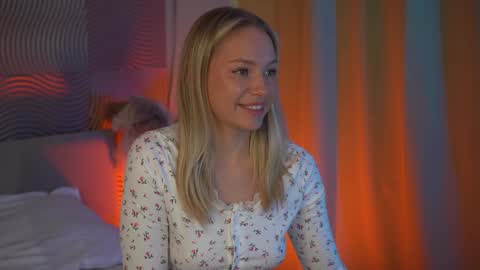 Snapshot of snow_is_falling chatting on 12-21-24, 10:17 Candice Snow online show from 12-21-24, 10:17