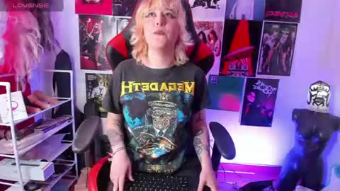      online show from 06-26-26, 07:18