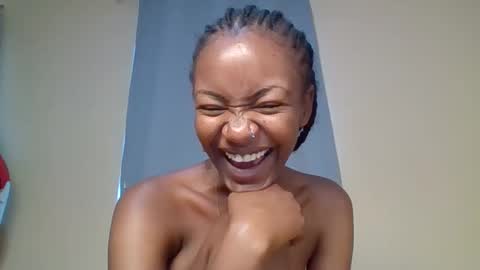 Snapshot of snowie_eyes chatting on 11-22-25, 12:37 Snowie eyes online show from 11-22-25, 12:37