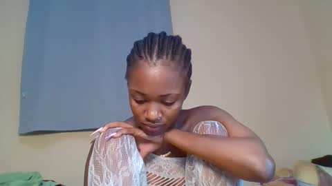 Snapshot of snowie_eyes chatting on 11-23-25, 12:43 Snowie eyes online show from 11-23-25, 12:43