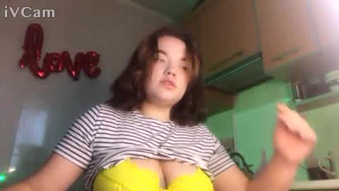 snowy_cute online show from 04-26-26, 02:53