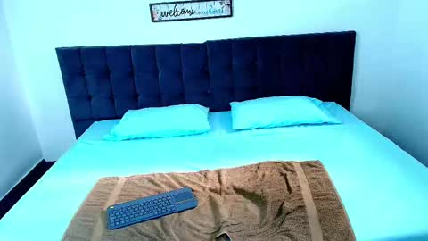 Snowyx  online show from 10-07-25, 08:39