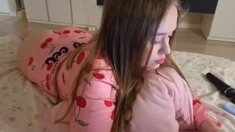 Snapshot of sofaris chatting on 02-13-26, 07:10 Sophy online show from 02-13-26, 07:10