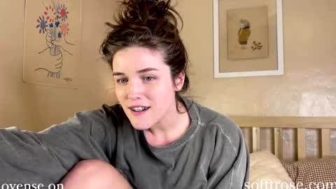 Julia    online show from 02-20-25, 01:36