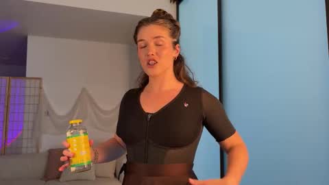 Julia    online show from 10-27-25, 07:40