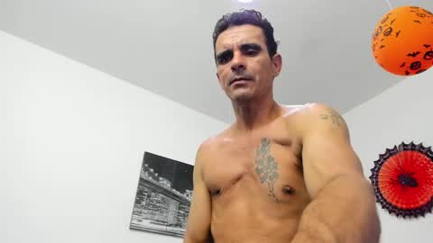 Snapshot of sofi_and_santy chatting on 11-02-25, 01:02 SOFI AND SANTY online show from 11-02-25, 01:02