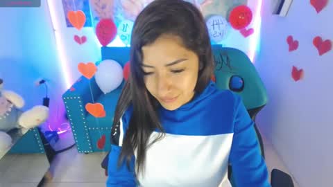 Snapshot of sofi_hot_4m chatting on 02-17-25, 01:21 Sofi online show from 02-17-25, 01:21